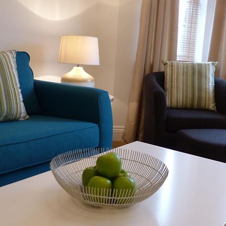St Raphael House, City Centre Charming Apartments Бейсингсток Екстериор снимка