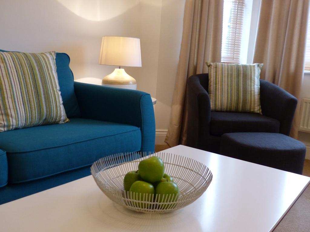 St Raphael House, City Centre Charming Apartments Бейсингсток Екстериор снимка