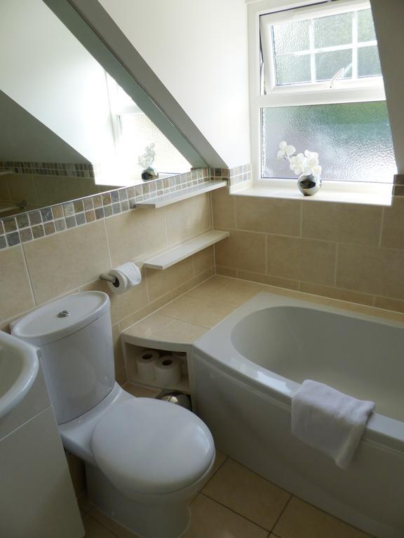 St Raphael House, City Centre Charming Apartments Бейсингсток Екстериор снимка