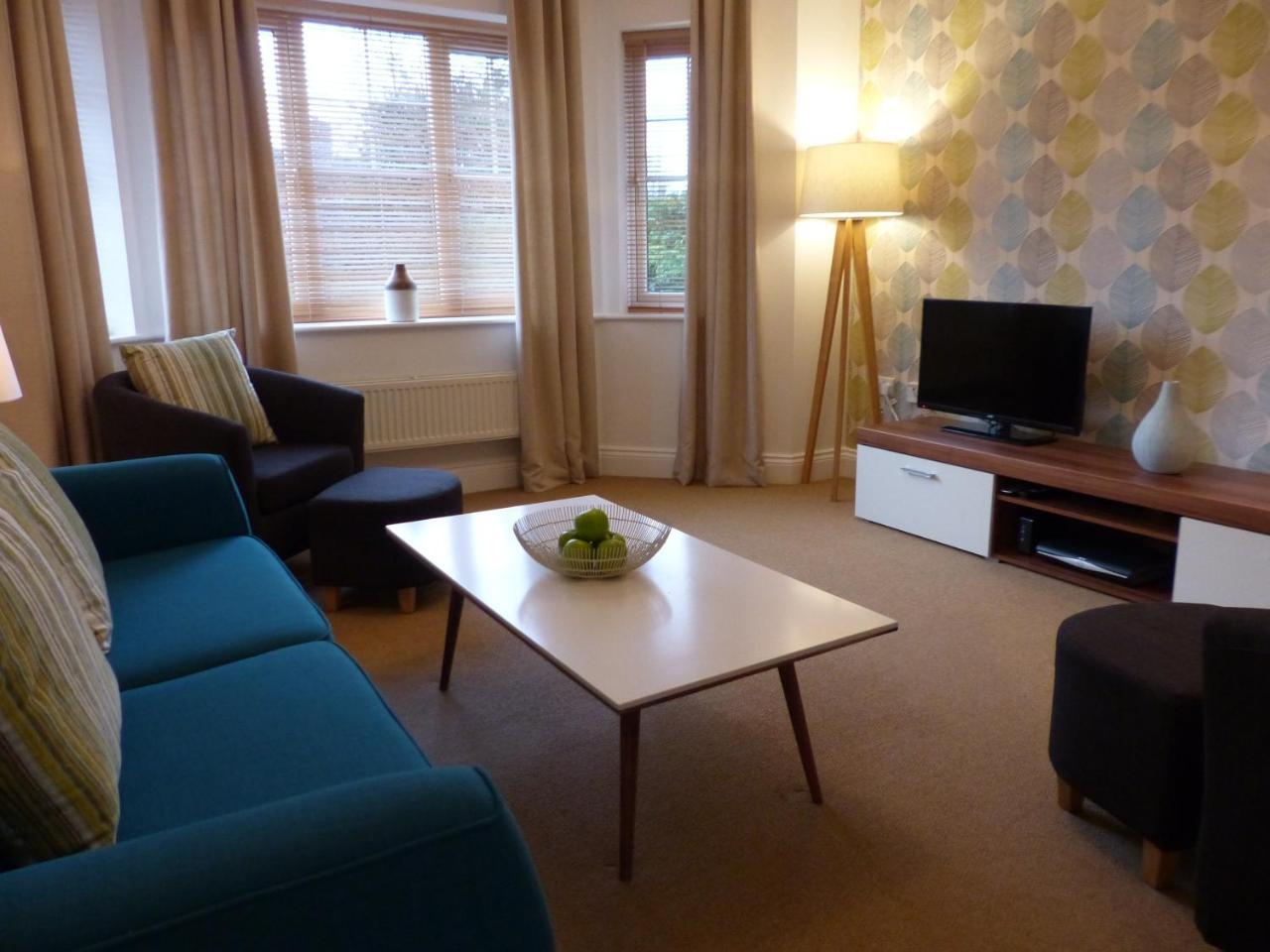 St Raphael House, City Centre Charming Apartments Бейсингсток Екстериор снимка